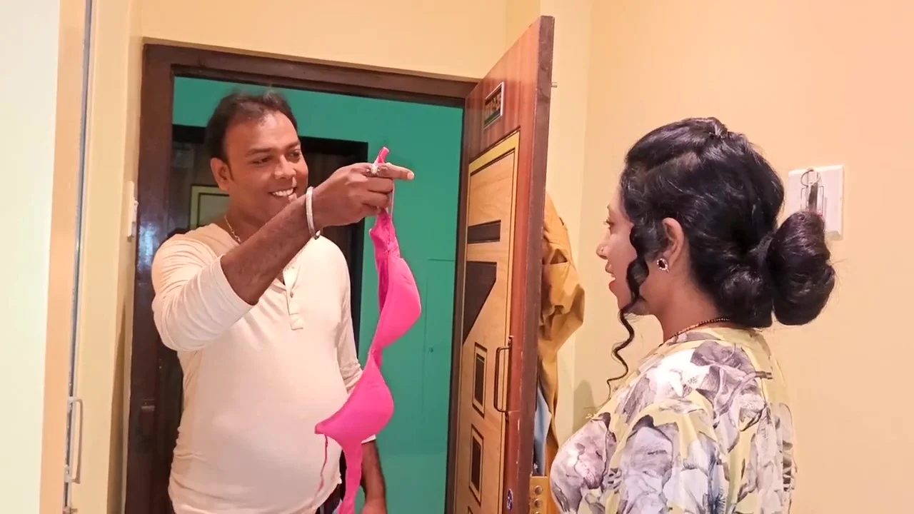 Lost Bra Hindi Uncut Sex Video
